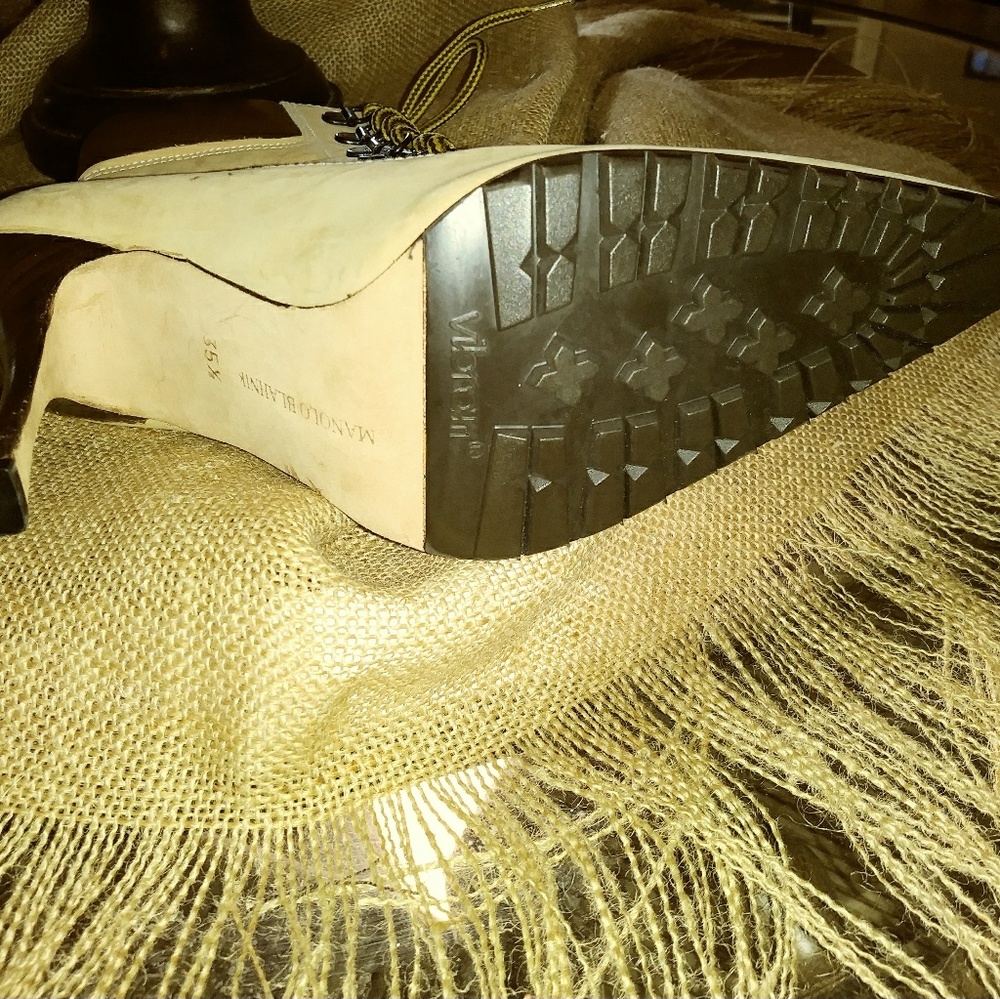 Manolo Blahnik Oklamod Nude Ankle Boots - Picture 2 of 6
